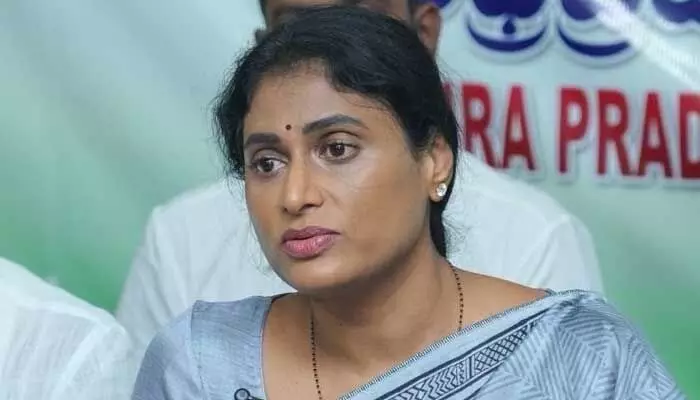 ‘ఆహా.. ఓహో అని డప్పు కొట్టడమేంటి’?.. సీఎం చంద్రబాబుపై షర్మిల ఫైర్ ‘ఆహా.. ఓహో అని డప్పు కొట్టడమేంటి’?.. సీఎం చంద్రబాబుపై షర్మిల ఫైర్