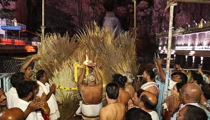 TTD: శ్రీ కపిలేశ్వరాలయంలో కృత్తికా దీపోత్సవం.. ఎప్పుడంటే? TTD: శ్రీ కపిలేశ్వరాలయంలో కృత్తికా దీపోత్సవం.. ఎప్పుడంటే?
