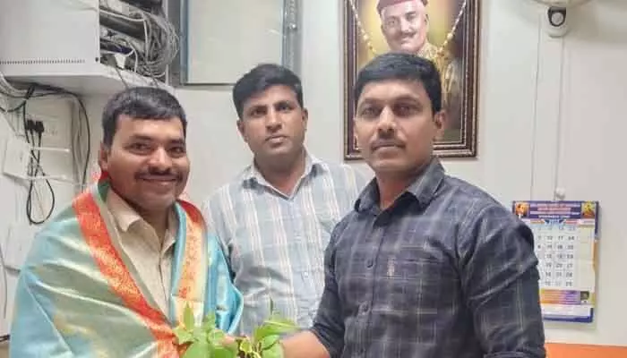 బాధితుడి నగదును కాపాడిన సైబర్ సెక్యూరిటీ అధికారులు బాధితుడి నగదును కాపాడిన సైబర్ సెక్యూరిటీ అధికారులు