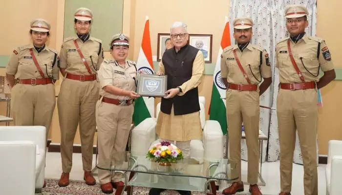గవర్నర్ను కలిసిన ట్రైనీ ఐపీఎస్లు.. అభినందించిన జిష్ణుదేవ్ వర్మ గవర్నర్ను కలిసిన ట్రైనీ ఐపీఎస్లు.. అభినందించిన జిష్ణుదేవ్ వర్మ