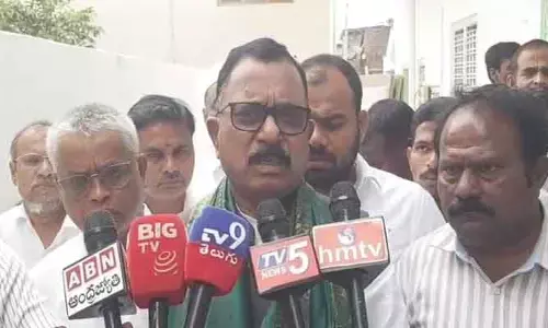 తెలంగాణ‌కు అస‌లైన విల‌న్లు కేసీఆర్, కేటీఆర్, హ‌రీశ్ రావు : ఎంపీ మ‌ల్లు ర‌వి
