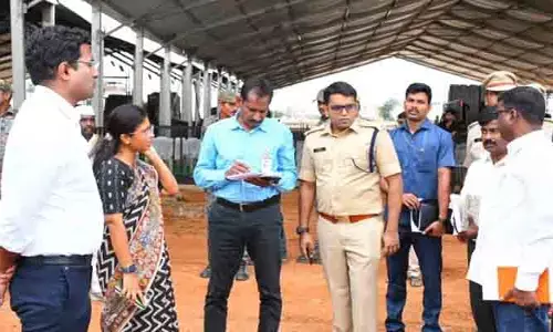 సీఎం ప‌ర్య‌ట‌న ఏర్పాట్ల‌ను ప‌రిశీలించిన క‌లెక్ట‌ర్