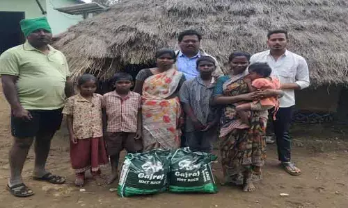 దిశ క‌థ‌నానికి స్పంద‌న‌.. బాధిత కుటుంబానికి ఎమ్మెల్యే వంశీకృష్ణ‌ చేయూత