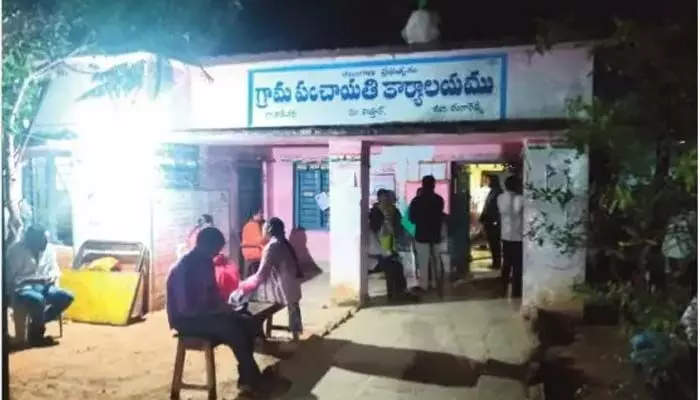 రంగారెడ్డిలో మొదటి విడతకు పోటెత్తిన నామినేషన్లు.. రాత్రి వరకు కొనసాగిన నామినేషన్ల స్వీకరణ రంగారెడ్డిలో మొదటి విడతకు పోటెత్తిన నామినేషన్లు.. రాత్రి వరకు కొనసాగిన నామినేషన్ల స్వీకరణ