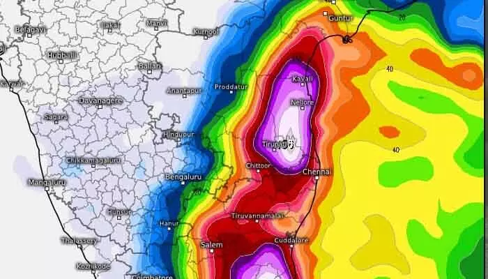 6 గంటల్లో 5కి.మీ వేగంతో కదిలిన తుపాన్.. ఏపీలో ఈ జిల్లాలకు రెడ్ అలర్ట్ 6 గంటల్లో 5కి.మీ వేగంతో కదిలిన తుపాన్.. ఏపీలో ఈ జిల్లాలకు రెడ్ అలర్ట్
