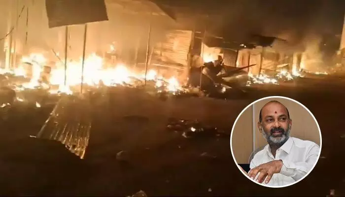 కొండగట్టులో భారీ అగ్ని ప్రమాదం.. స్పందించిన కేంద్ర మంత్రి బండి సంజయ్.. కలెక్టర్కు కీలక సూచనలు కొండగట్టులో భారీ అగ్ని ప్రమాదం.. స్పందించిన కేంద్ర మంత్రి బండి సంజయ్.. కలెక్టర్కు కీలక సూచనలు