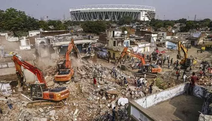 నరేంద్ర మోడీ స్టేడియం చుట్టూ అక్రమ నిర్మాణాల తొలగింపు నరేంద్ర మోడీ స్టేడియం చుట్టూ అక్రమ నిర్మాణాల తొలగింపు
