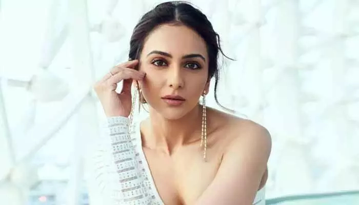 ఆ రోజులను నా జీవితంలో మర్చిపోలేను.. షాకింగ్ విషయాలు బయటపెట్టిన రకుల్ ఆ రోజులను నా జీవితంలో మర్చిపోలేను.. షాకింగ్ విషయాలు బయటపెట్టిన రకుల్