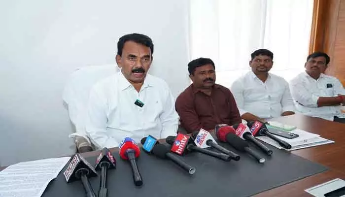 ప్రజాస్వామ్యాన్ని అపహాస్యం చేస్తే సహించేదే లేదు : మంత్రి జూపల్లి కృష్ణారావు ప్రజాస్వామ్యాన్ని అపహాస్యం చేస్తే సహించేదే లేదు : మంత్రి జూపల్లి కృష్ణారావు