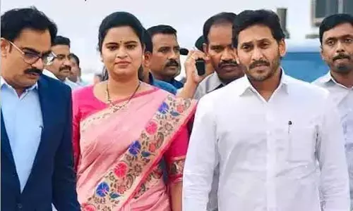 రేపల్లెకా.. ఇంటికా..?: కన్య్ఫూజన్‌లో రజిని రాజకీయం?