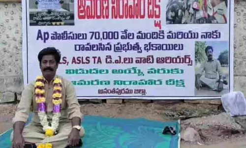 జగన్ తొలగింపు.. చంద్రబాబు పిలుపు: మళ్లీ విధుల్లోకి ఏఆర్ కానిస్టేబుల్ ప్రకాశ్