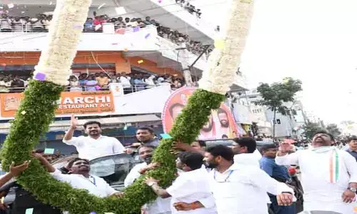 సీఎం రేవంత్ రెడ్డికి  ఘ‌న‌ స్వాగ‌తం
