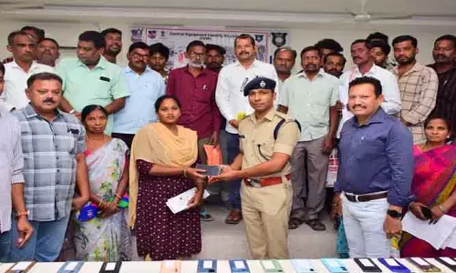 రూ.28ల‌క్ష‌ల విలువైన ఫోన్లు రిక‌వ‌రీ చేసిన పోలీసులు
