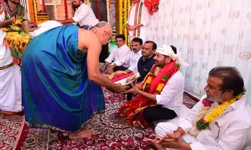 పడమటి అంజన్నకు సీఎం రేవంత్ రెడ్డి ప్రత్యేక పూజలు