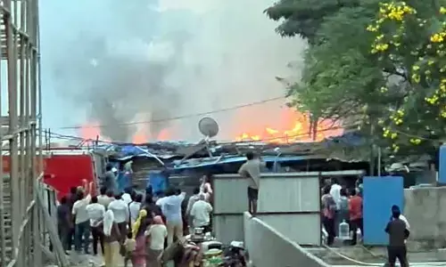 చందానగర్లో భారీ అగ్ని ప్రమాదం.. 50 గుడిసెలు దగ్దం