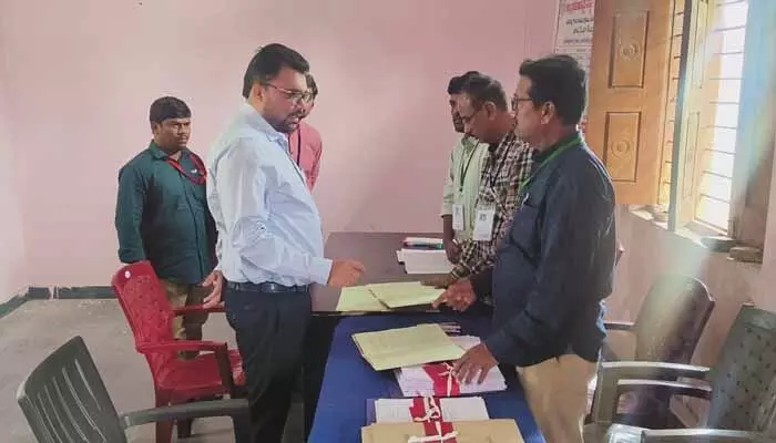 నామినేషన్ల ప్రక్రియ సజావుగా జరగాలి : కలెక్టర్ బాదావత్ సంతోష్ నామినేషన్ల ప్రక్రియ సజావుగా జరగాలి : కలెక్టర్ బాదావత్ సంతోష్