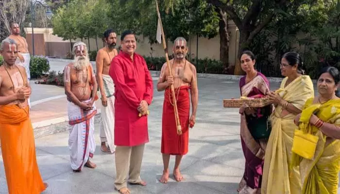 అరుదైన ఘనత భగవద్గీతకే దక్కింది.. నమో వందే గోమాతరం నేషనల్ ప్రెసిడెంట్ వ్యాఖ్యలు అరుదైన ఘనత భగవద్గీతకే దక్కింది.. నమో వందే గోమాతరం నేషనల్ ప్రెసిడెంట్ వ్యాఖ్యలు