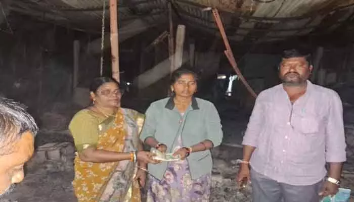 కొండగట్టు అగ్నిప్రమాద బాధితులకు రూ.20వేలు ఎక్స్ గ్రేషియా కొండగట్టు అగ్నిప్రమాద బాధితులకు రూ.20వేలు ఎక్స్ గ్రేషియా