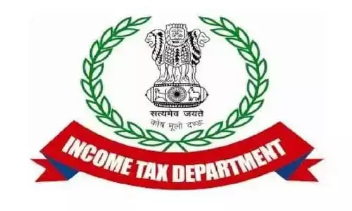 నగరంలో ఐటీ దాడుల కలకలం.. వుడ్ బ్రిడ్జ్ హోటల్ యజమాని ఇంట్లో సోదాలు