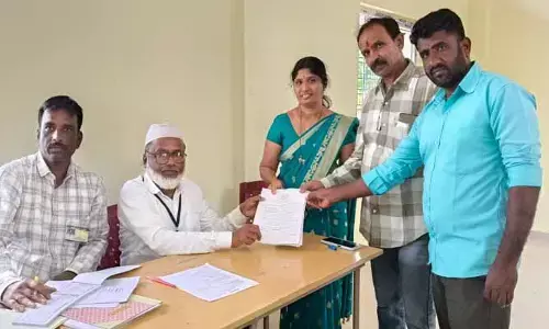 ముగ్గురు పిల్ల‌ల నిబంధ‌న ఎత్తివేత‌.. అమెరికా నుంచి వ‌చ్చి స‌ర్పంచ్ గా నామినేష‌న్..!