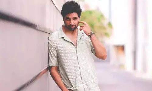 ‘డెకాయిట్’ సినిమా విషయంలో అడివి శేష్ షాకింగ్ నిర్ణయం.. కారణం ఏంటంటే?