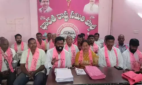 భార్య స‌ర్పంచ్ అభ్య‌ర్థిగా నామినేష‌న్.. భ‌ర్త స‌స్పెన్ష‌న్