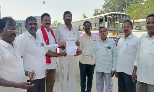 ఆర్టీసీ పాత బ‌స్టాండ్ లో మౌళిక వ‌స‌తులు క‌ల్పించాలి : సీపీఎం ప‌ట్ట‌ణ కార్య‌ద‌ర్శి ప‌ర‌మేశ్వ‌రాచారి