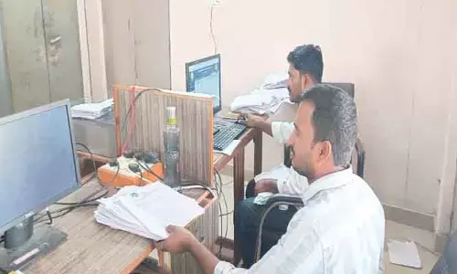 సర్వర్ తో ఇబ్బందులు.. నిరాశలో  స‌ర్పంచ్, వార్డుమెంబ‌ర్ అభ్యర్థులు