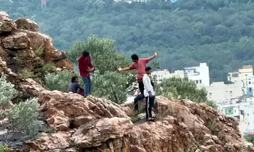 తిరుమలలో రీల్స్ చేసిన యువకులు.. అరెస్ట్
