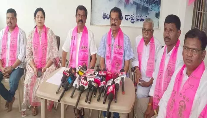 రెండేళ్లలో చేసిన అభివృద్ధే లేదు : మాజీ ఎమ్మెల్యేలు రెండేళ్లలో చేసిన అభివృద్ధే లేదు : మాజీ ఎమ్మెల్యేలు