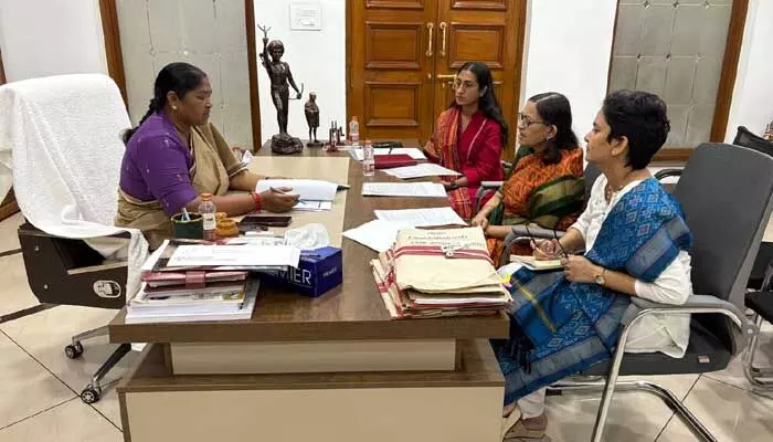 తెలంగాణ విజన్ డాక్యుమెంట్–2047లో మహిళా సాధికారత, ఆర్థిక అభివృద్ధికి పెద్ద పీట : మంత్రి సీతక్క తెలంగాణ విజన్ డాక్యుమెంట్–2047లో మహిళా సాధికారత, ఆర్థిక అభివృద్ధికి పెద్ద పీట : మంత్రి సీతక్క