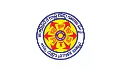 ఆర్టీసీ బస్సు డ్రైవర్, కండక్టర్పై యువకుడి దాడి ఆర్టీసీ బస్సు డ్రైవర్, కండక్టర్పై యువకుడి దాడి