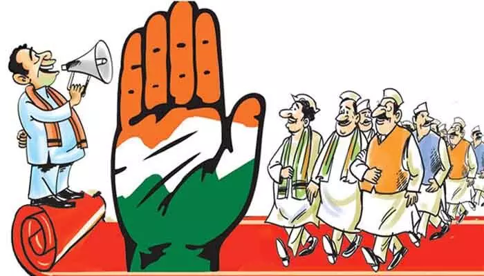 పంచాయతీ ఎన్నికల వేళ మారుతున్న కండువాలు.. అధికార పార్టీలో జోరుగా చేరికలు పంచాయతీ ఎన్నికల వేళ మారుతున్న కండువాలు.. అధికార పార్టీలో జోరుగా చేరికలు