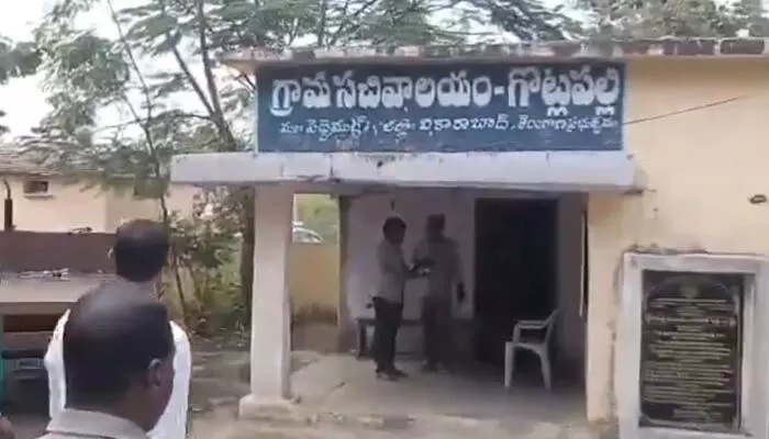 వికారాబాద్ జిల్లాలో షాకింగ్ ఘటన.. పంచాయతీ తాళాలు పగలగొట్టి నామినేషన్ పత్రాలు చోరీ వికారాబాద్ జిల్లాలో షాకింగ్ ఘటన.. పంచాయతీ తాళాలు పగలగొట్టి నామినేషన్ పత్రాలు చోరీ