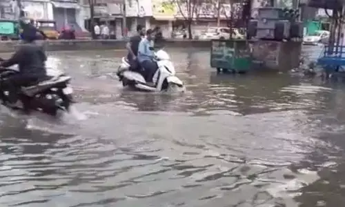 జలదిగ్భంధంలో నెల్లూరు.. చెరువును తలపిస్తున్న నగరం