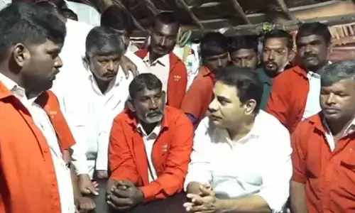 జీడిమెట్ల పారిశ్రామిక కార్మికులతో కేటీఆర్