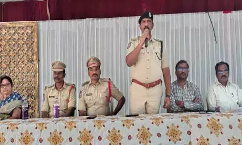 గీత దాటితే వేటే : డీఎస్పీ ప్ర‌స‌న్న కుమార్