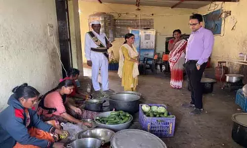 ఆశ్రమ విద్యార్థులపై దృష్టి సారించాలి : ఐటీడీఏ ఇన్ చార్జి పీవో యువ‌రాజ్ మ‌ర్మ‌ట్