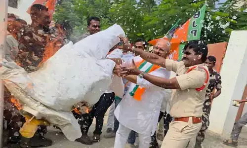 సీఎం రేవంత్ రెడ్డి  దిష్టిబొమ్మను దగ్ధం