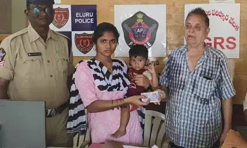 దొరికిన సొమ్ము అప్పగింత.. యాచకురాలి నిజాయితీపై ప్రశంసలు