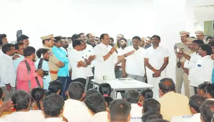 నల్లగొండ నియోజకవర్గానికే నా జీవితం అంకితం : మంత్రి కోమటిరెడ్డి వెంకటరెడ్డి నల్లగొండ నియోజకవర్గానికే నా జీవితం అంకితం : మంత్రి కోమటిరెడ్డి వెంకటరెడ్డి