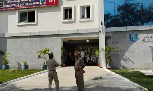 నగరంలో హవాలా రాకెట్ గుట్టు రట్టు.. కారులో రూ.4 కోట్ల నగదు స్వాధీనం