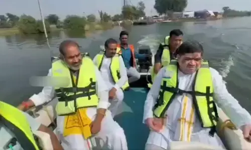 మిడ్ మానేరు స్పీడ్ బోట్‌లో ప్రయాణించిన మంత్రి పొన్నం, ప్రభుత్వ విప్ ఆది శ్రీనివాస్