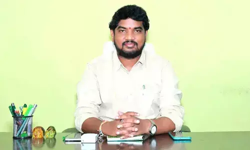 సర్పంచ్ అభ్యర్థులందరూ ఎన్నికల నియమ నిబంధనలు పాటించాలి :  త‌హ‌శీల్దార్ బిట్ల వ‌ర‌ప్ర‌సాద్