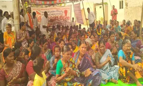 కొనసాగుతున్న ఎర్రవెల్లి రిలే నిరాహారదీక్షలు