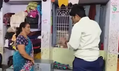 ట్రైబల్ హాస్టల్‌లో తనిఖీలు.. వార్డెన్‌‌పై వేటు..?