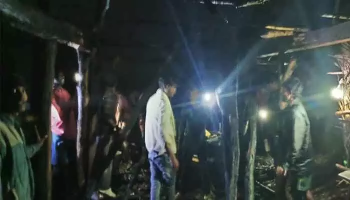 ప్రమాదవశాత్తు పట్టుకొని ఇల్లు దగ్ధం ప్రమాదవశాత్తు పట్టుకొని ఇల్లు దగ్ధం