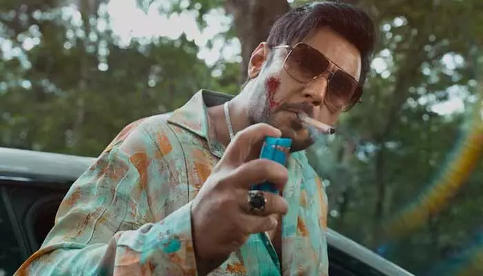 భారీ యాక్షన్ సీన్స్తో అంచనాలను పెంచుతున్న ‘ది డెవిల్’ ట్రైలర్ భారీ యాక్షన్ సీన్స్తో అంచనాలను పెంచుతున్న ‘ది డెవిల్’ ట్రైలర్