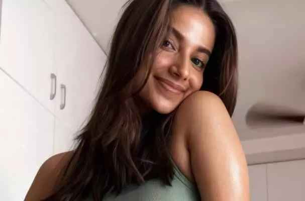 ఆ హీరోతో టాలీవుడ్ హీరోయిన్ ఎఫైర్...చివరకు ట్విస్ట్ ! ఆ హీరోతో టాలీవుడ్ హీరోయిన్ ఎఫైర్...చివరకు ట్విస్ట్ !