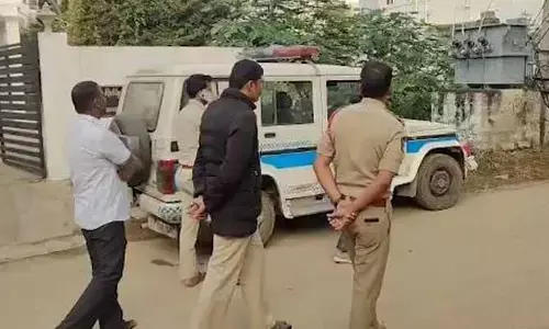 మదనపల్లె : ఫైల్స్ దగ్ధం కేసులో సీఐడీ సోదాలు